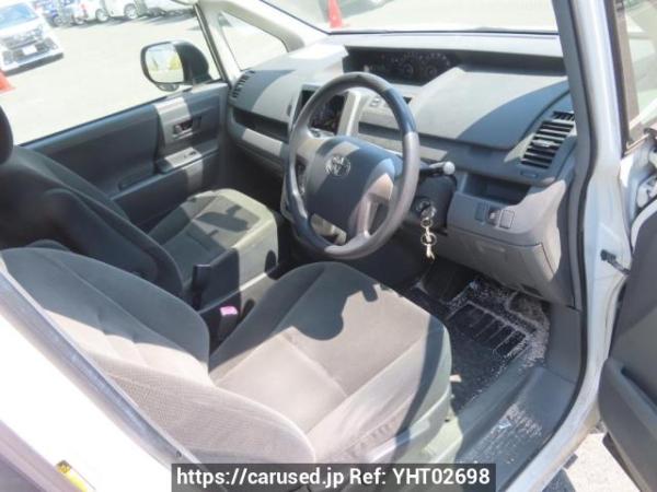 Used 2007 AT toyota voxy ZRR70G Image[12]