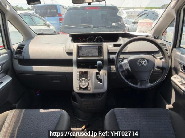 Used 2010 AT toyota voxy ZRR70W Image[13]