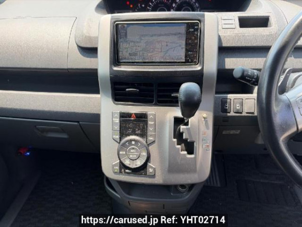Used 2010 AT toyota voxy ZRR70W Image[14]
