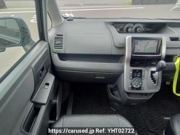 Used 2007 AT toyota voxy ZRR70G Image[18]