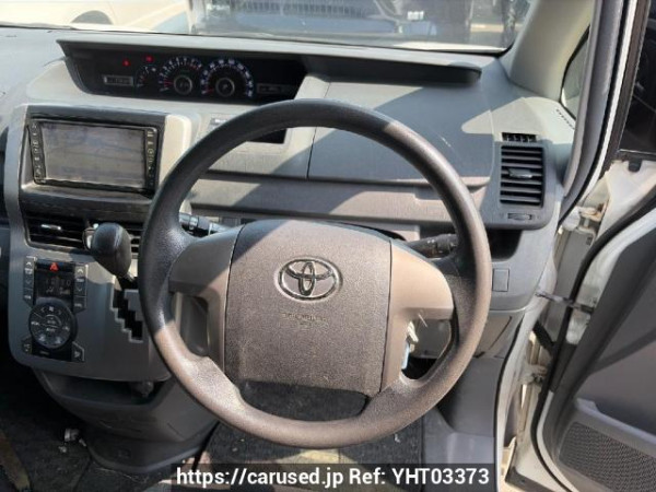 Used 2007 AT toyota voxy ZRR70G Image[11]