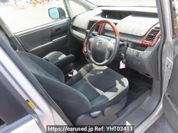 Used 2007 AT toyota noah ZRR70G Image[12]