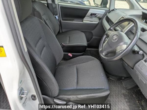 Used 2009 AT toyota voxy ZRR70W Image[9]