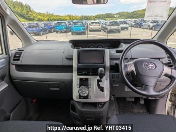 Used 2009 AT toyota voxy ZRR70W Image[14]