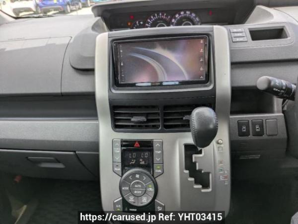 Used 2009 AT toyota voxy ZRR70W Image[15]
