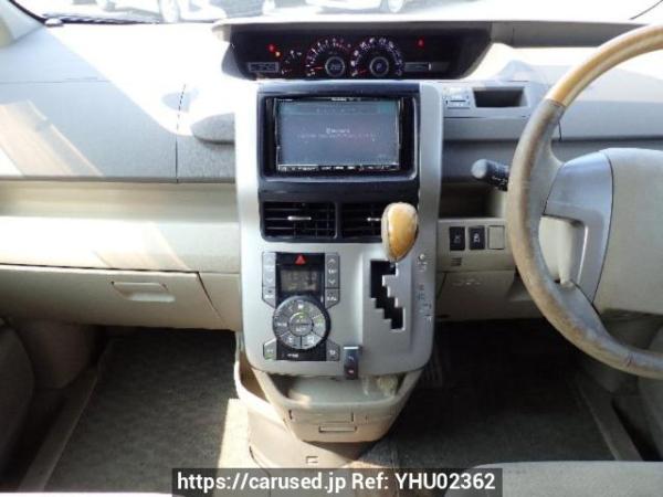 Used 2009 AT toyota noah ZRR70W Image[16]
