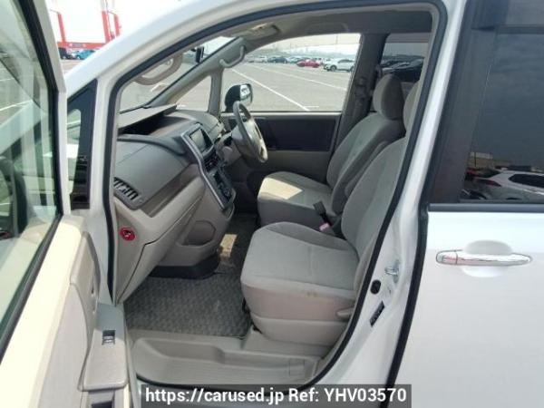 Used 2009 AT toyota noah ZRR70G Image[13]