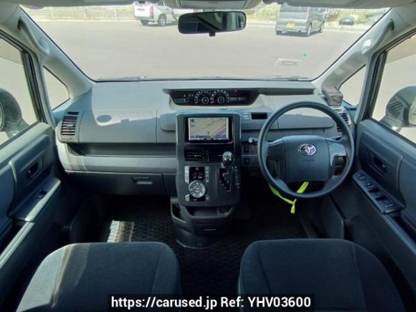 Used 2009 AT toyota voxy ZRR75G Image[17]