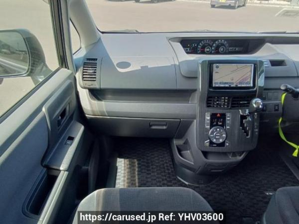Used 2009 AT toyota voxy ZRR75G Image[18]