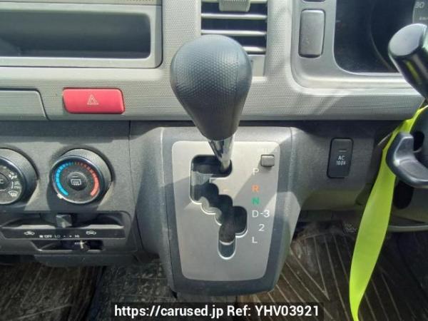 Used 2005 AT toyota regiusace-van KDH205V Image[22]