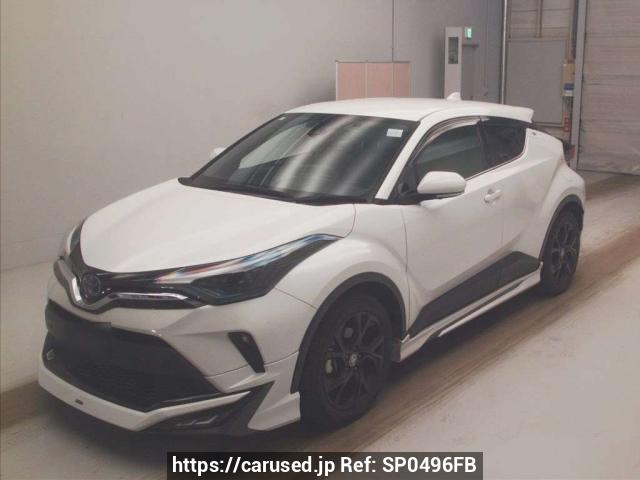 Buy Used 2023 Toyota C-HR ZYX11 (SP0496FB) - Carused.jp