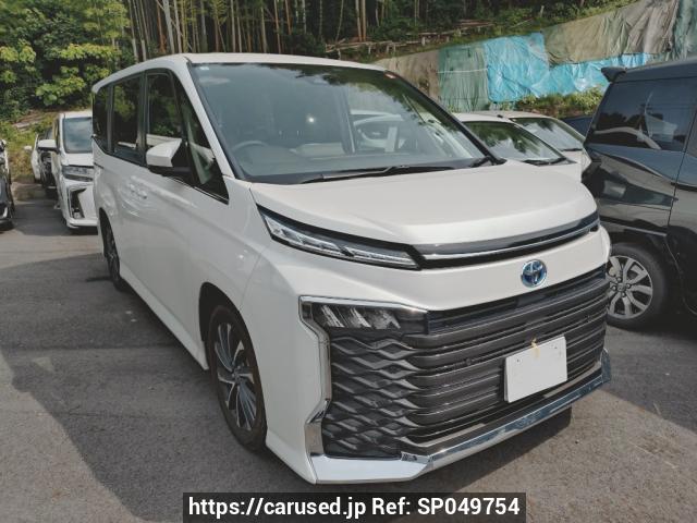 Buy Used 2025 Toyota Voxy ZWR90W (SP049754) - Carused.jp
