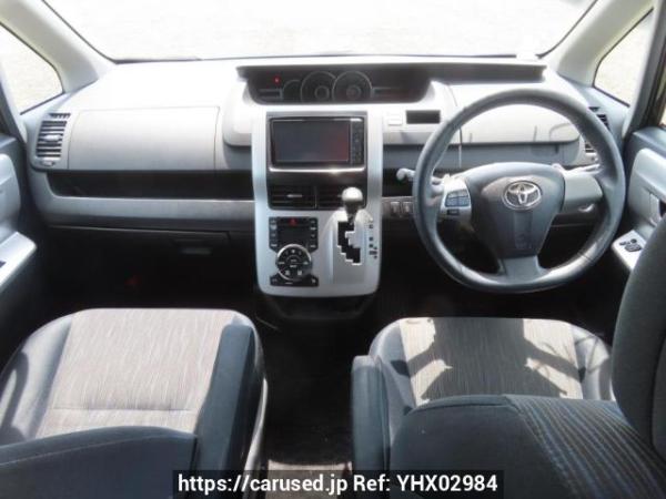 Used 2010 AT toyota noah ZRR70W Image[17]