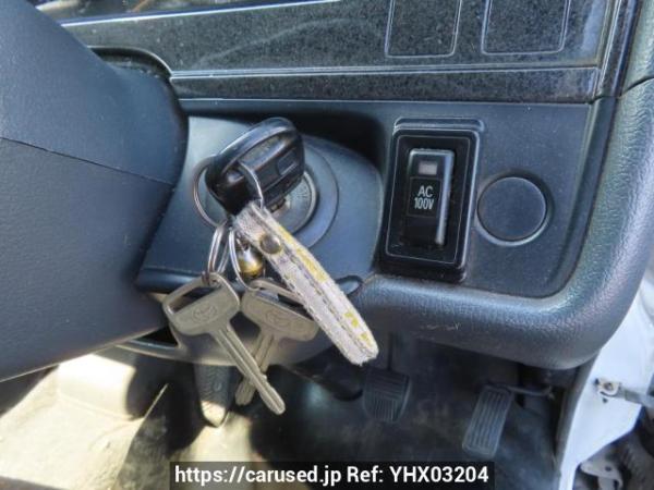 Used 2004 AT toyota hiace-van TRH112V Image[26]