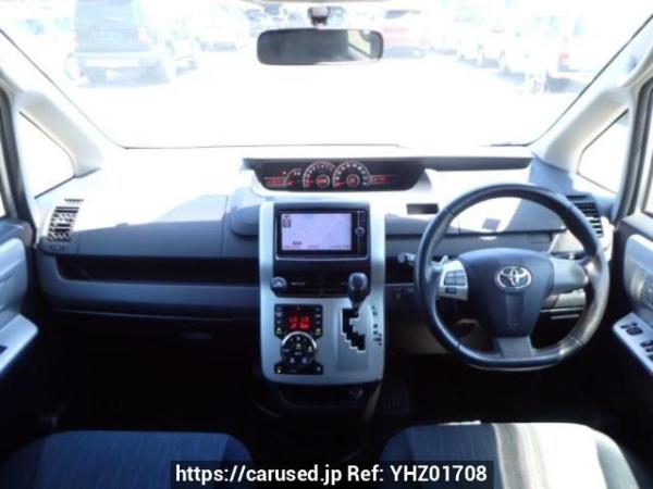 Used 2013 AT toyota voxy ZRR75W Image[17]