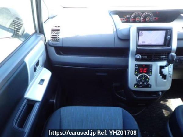 Used 2013 AT toyota voxy ZRR75W Image[18]