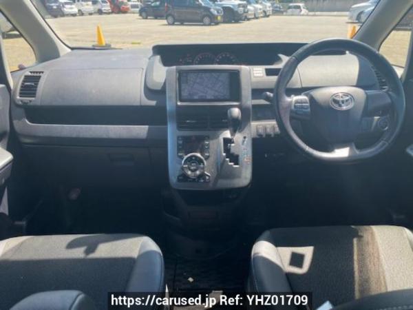 Used 2013 AT toyota voxy ZRR75W Image[10]