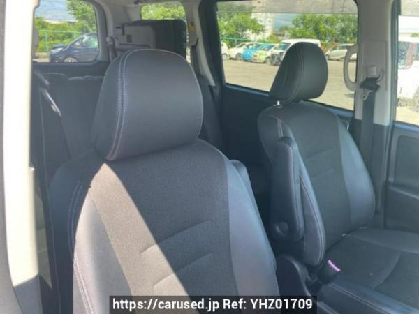 Used 2013 AT toyota voxy ZRR75W Image[11]