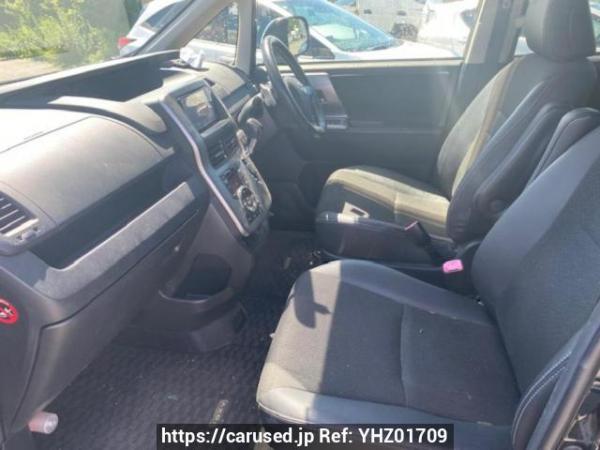 Used 2013 AT toyota voxy ZRR75W Image[13]