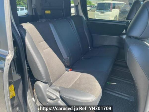 Used 2013 AT toyota voxy ZRR75W Image[14]
