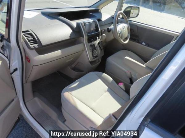 Used 2010 AT toyota noah ZRR70G Image[16]