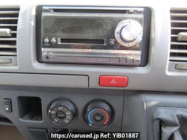 Used 2005 MT toyota regiusace-van KDH205V Image[22]