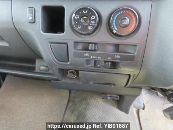 Used 2005 MT toyota regiusace-van KDH205V Image[23]