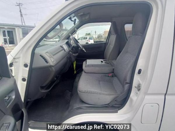 Used 2005 MT toyota regiusace-van KDH205V Image[13]