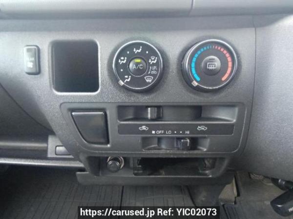 Used 2005 MT toyota regiusace-van KDH205V Image[21]