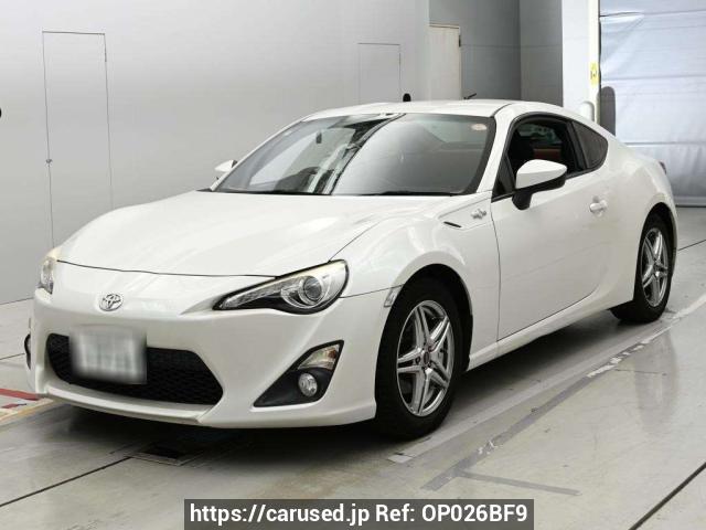 Buy Used 2014 Toyota 86 ZN6 (OP026BF9) - Carused.jp