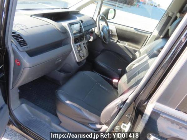 Used 2009 AT toyota voxy ZRR70W Image[12]