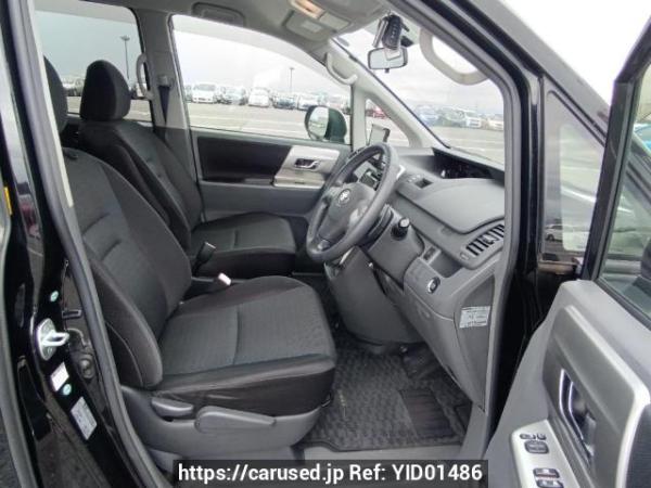 Used 2009 AT toyota voxy ZRR70W Image[12]