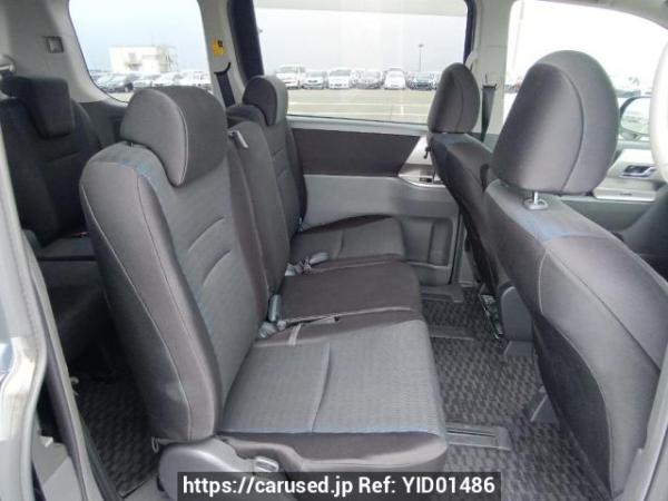 Used 2009 AT toyota voxy ZRR70W Image[14]