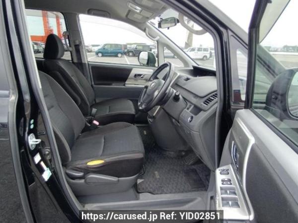 Used 2010 AT toyota voxy ZRR70W Image[12]