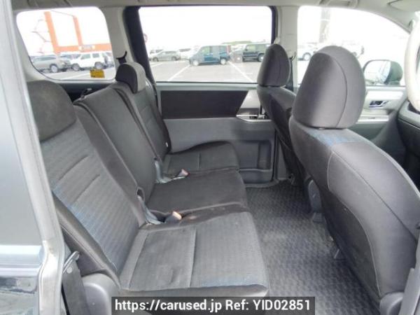 Used 2010 AT toyota voxy ZRR70W Image[14]