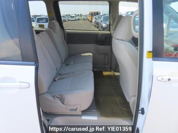 Used 2007 AT toyota noah ZRR70G Image[16]