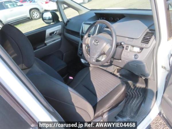 Used 2009 AT toyota voxy ZRR70W Image[13]