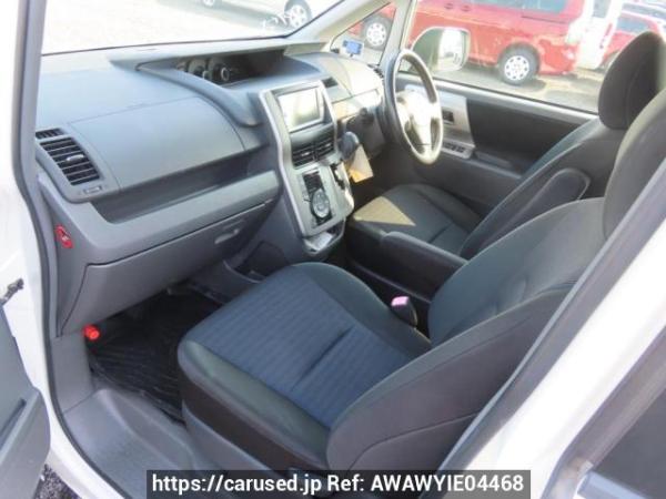 Used 2009 AT toyota voxy ZRR70W Image[15]