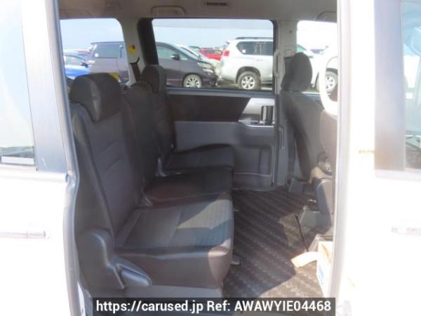 Used 2009 AT toyota voxy ZRR70W Image[17]