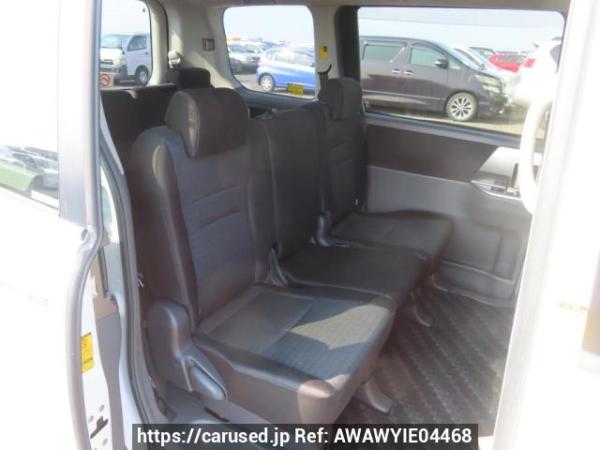 Used 2009 AT toyota voxy ZRR70W Image[18]