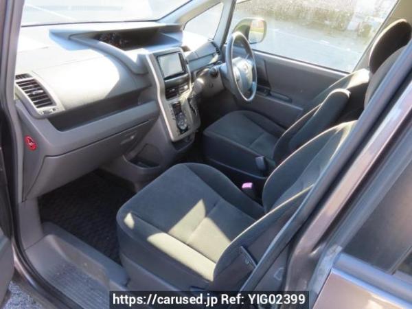 Used 2010 AT toyota noah ZRR70G Image[12]
