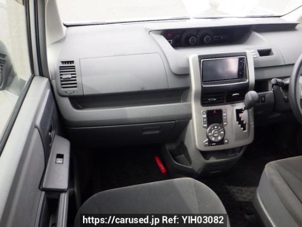 Used 2010 AT toyota noah ZRR70G Image[17]