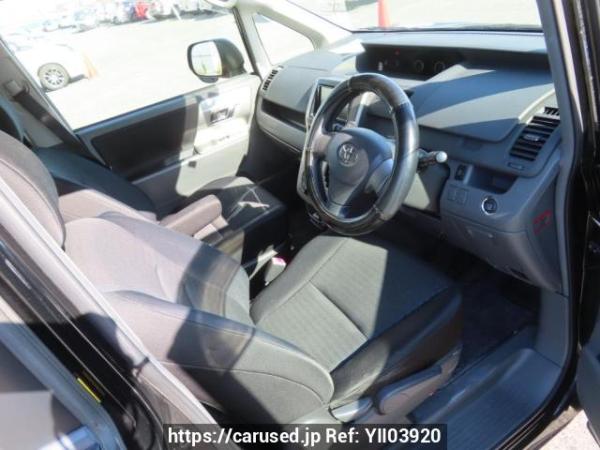 Used 2009 AT toyota voxy ZRR70W Image[11]