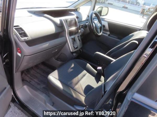 Used 2009 AT toyota voxy ZRR70W Image[12]