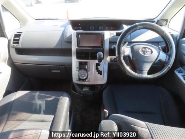 Used 2009 AT toyota voxy ZRR70W Image[17]