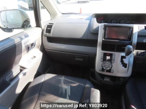 Used 2009 AT toyota voxy ZRR70W Image[18]