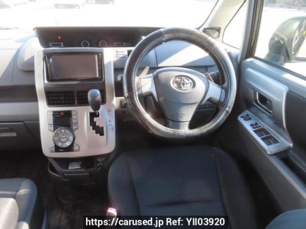 Used 2009 AT toyota voxy ZRR70W Image[20]