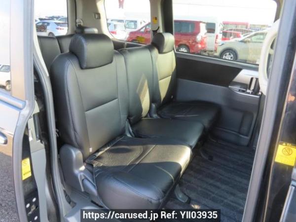 Used 2009 AT toyota voxy ZRR70W Image[17]