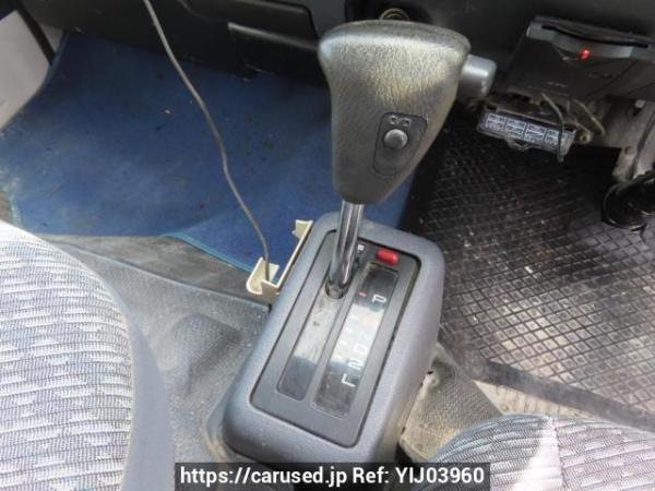 Used 2004 AT toyota hiace-van TRH112V Image[17]
