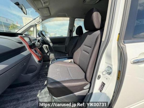 Used 2009 AT toyota voxy ZRR70W Image[13]